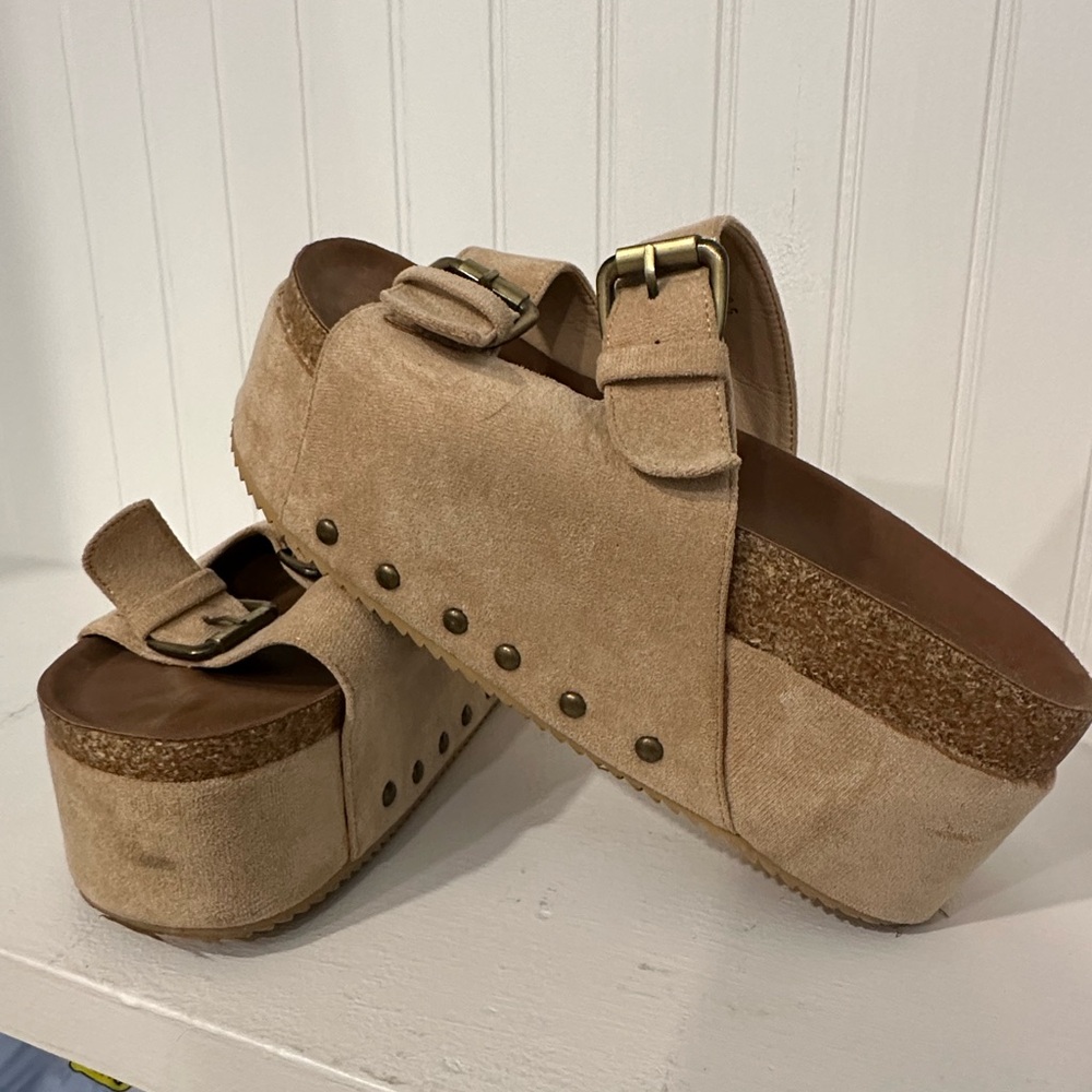 Stylish Tan Platform Sandals